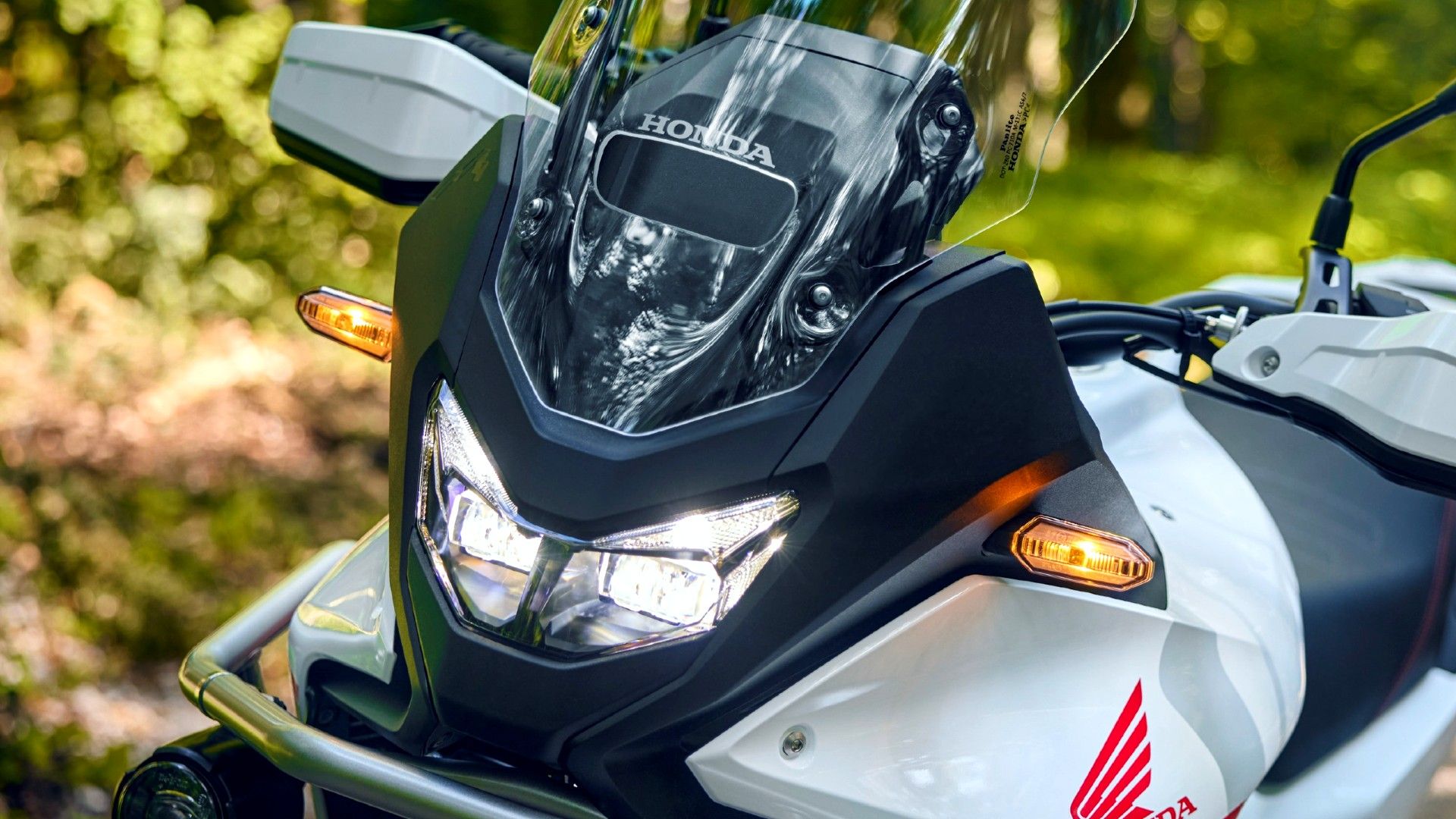 ホンダ新型トランザルプ、Eクラッチ追加で快適性を強化した2026年モデル