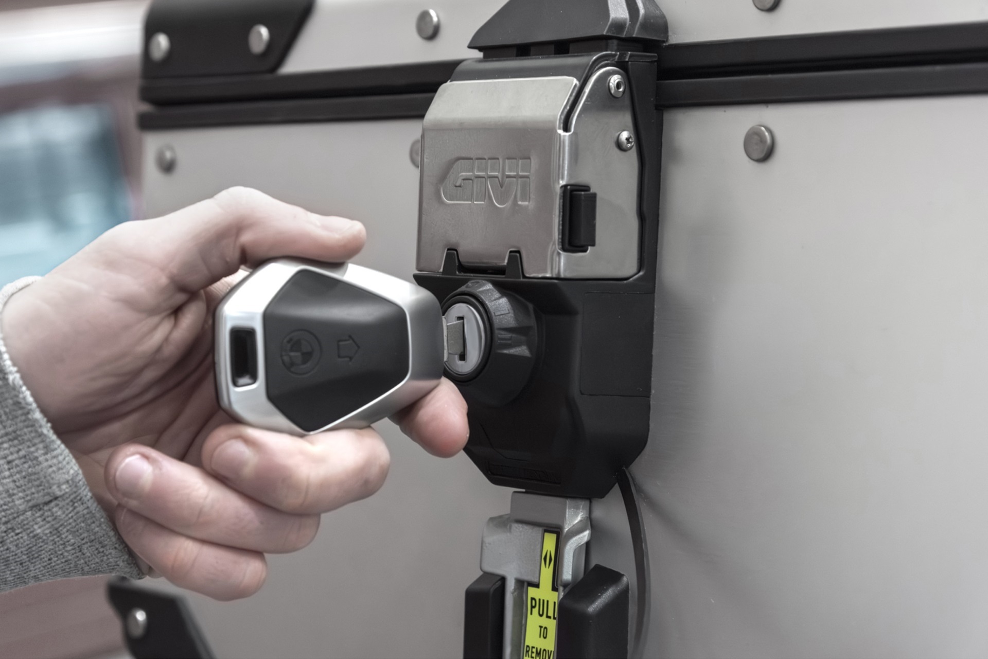 GIVI unveils One Single Key, letting BMW GS panniers open with the bike's own ignition key