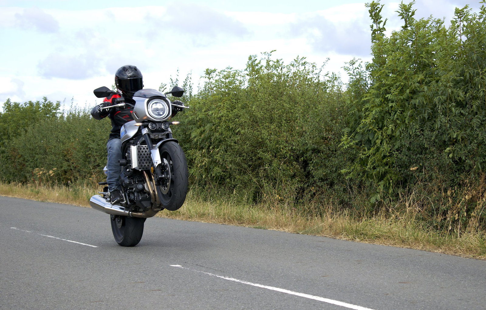 ホンダ『CB1000F』試乗記 見た目だけじゃない“本物のレトロ”を追求