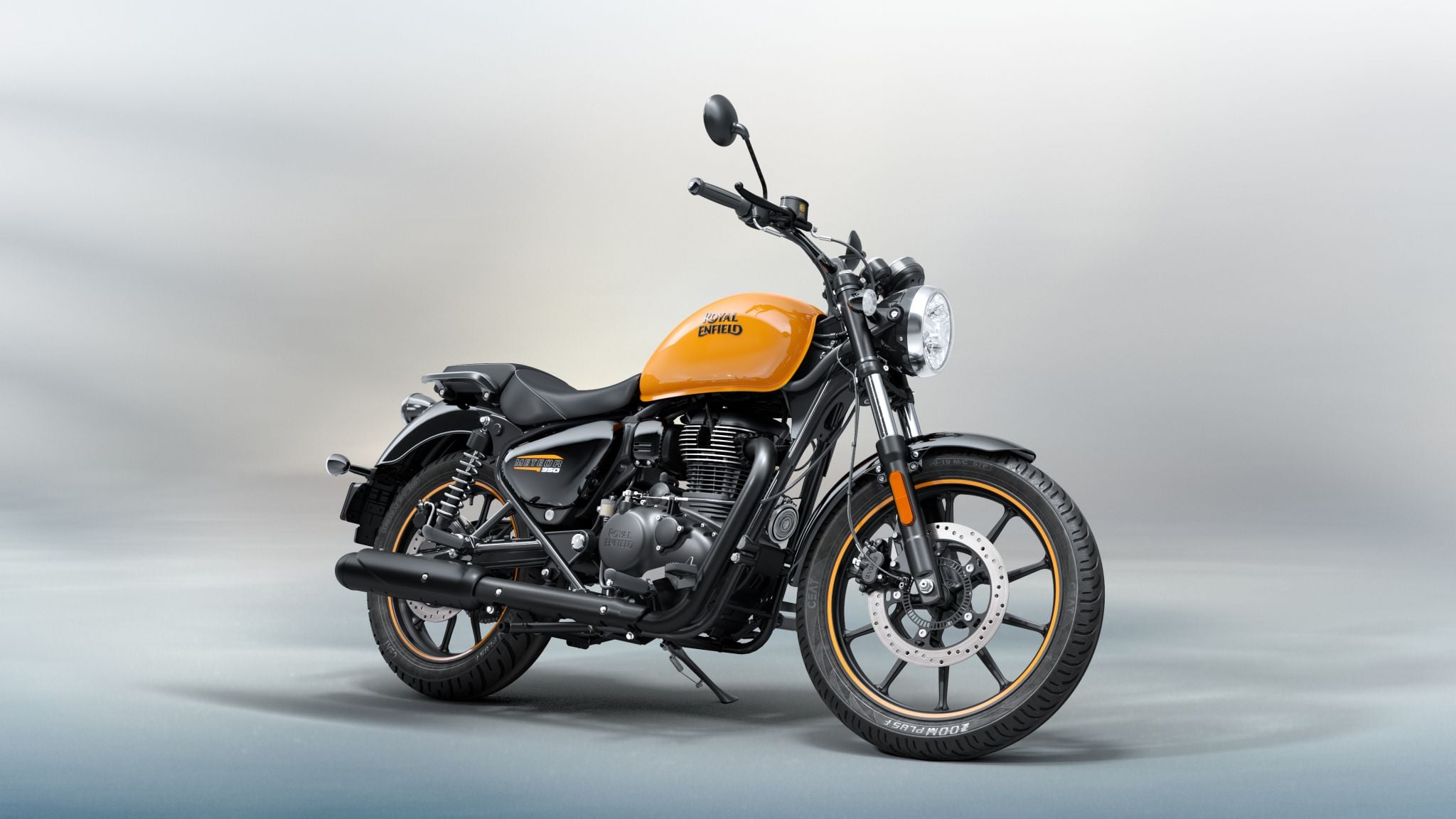 Royal Enfield Shows New Meteor 350 Colors and 125th Anniversary Classic 650 in Brazil