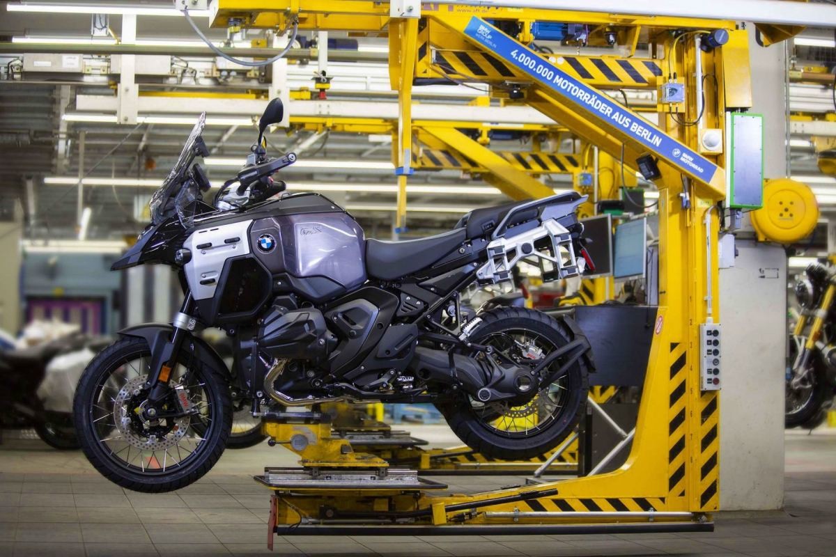 BMWモトラッド、2026年上半期は販売台数2.9%減も税引前利益8.5%増