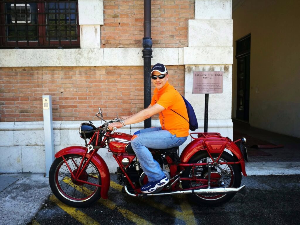 ギリシャのモーターサイクル文化を体現する映像作家、パパイディス氏を特集