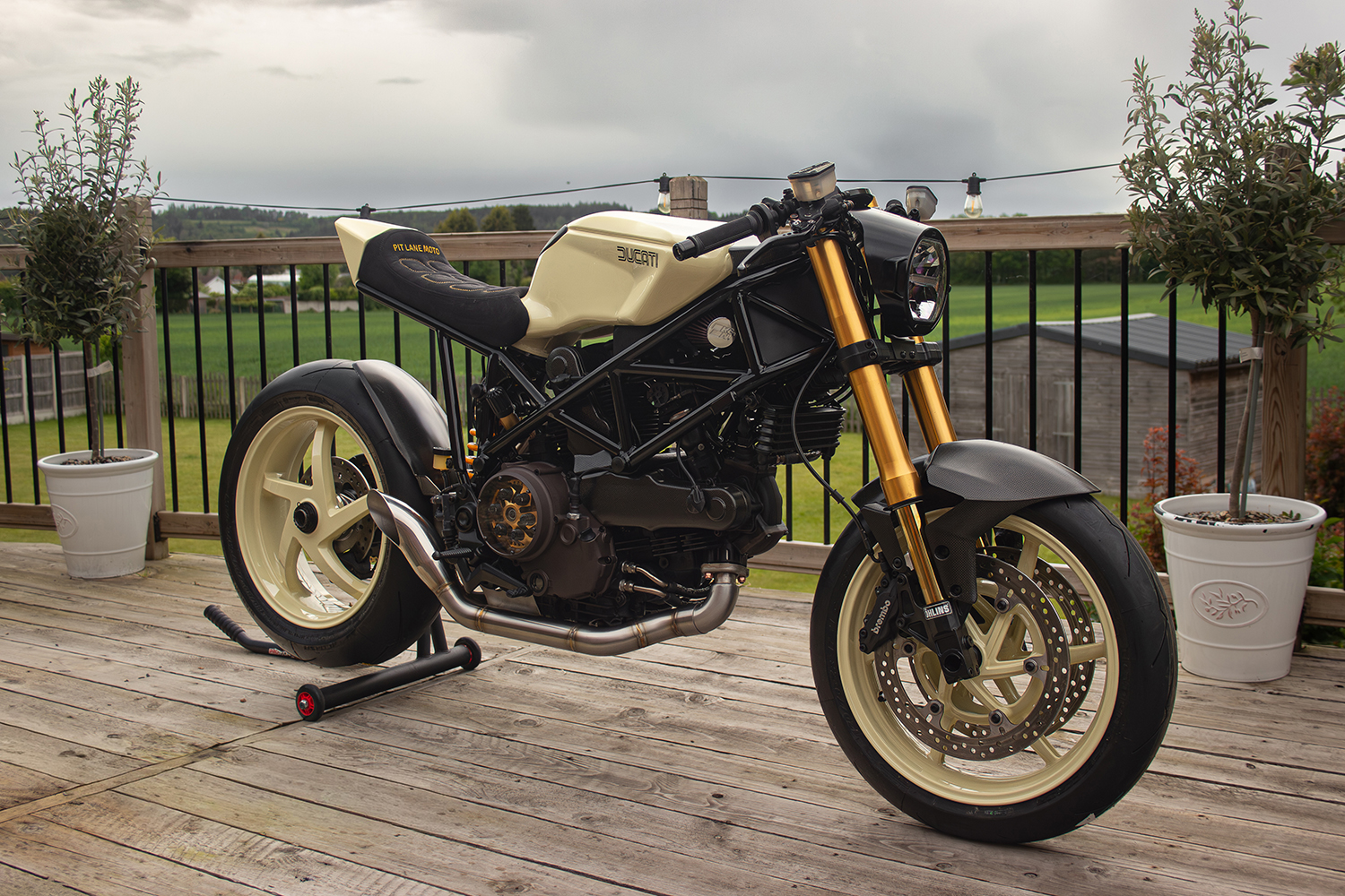 英ビルダーPit Lane Moto、ドゥカティ・ムルティストラーダをカフェレーサー化