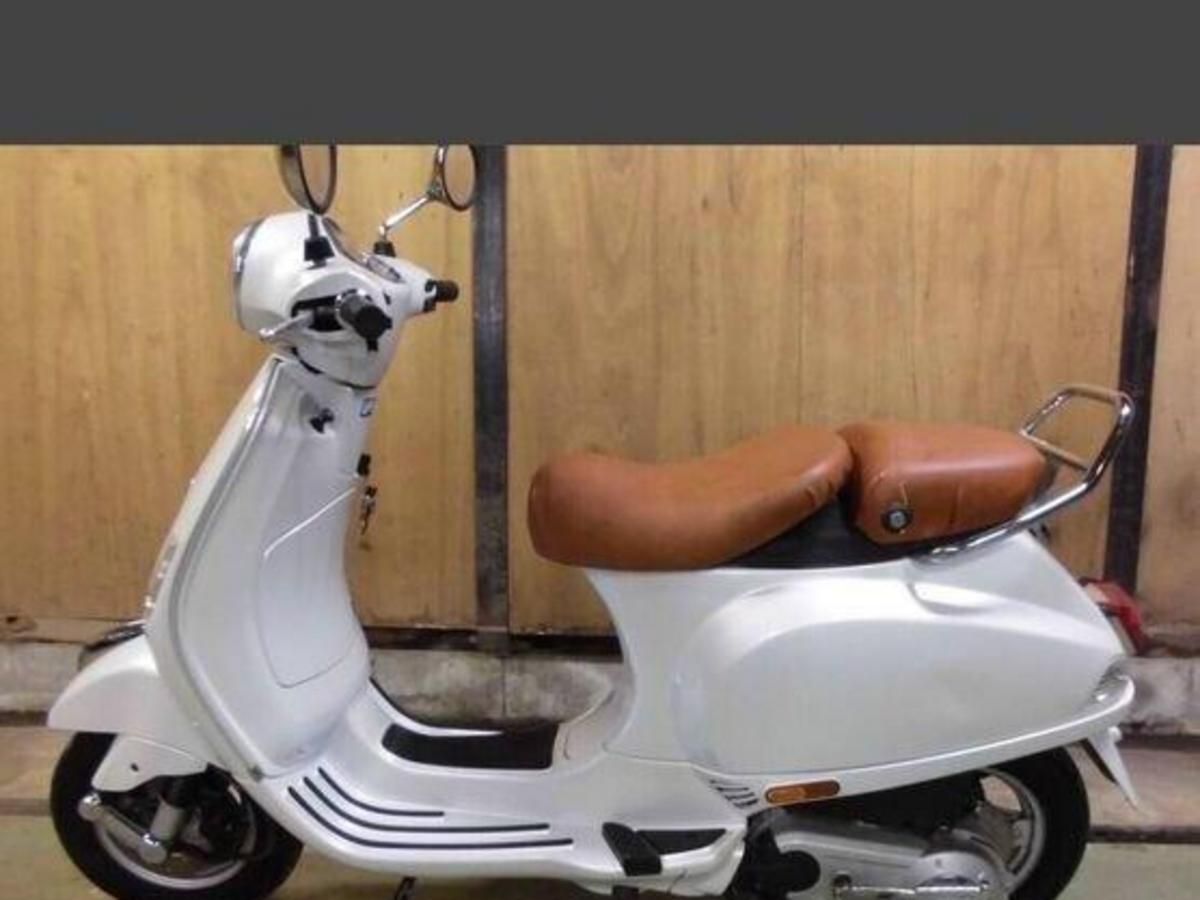 Vespa VXL125 Owner: 'Easy to Ride Since It's Not a Speed Bike'