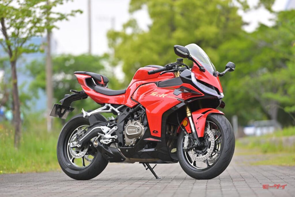 QJMotor SRK400RS Test Ride: Can This Chinese Inline-Four 400 Threaten the ZX-4R?