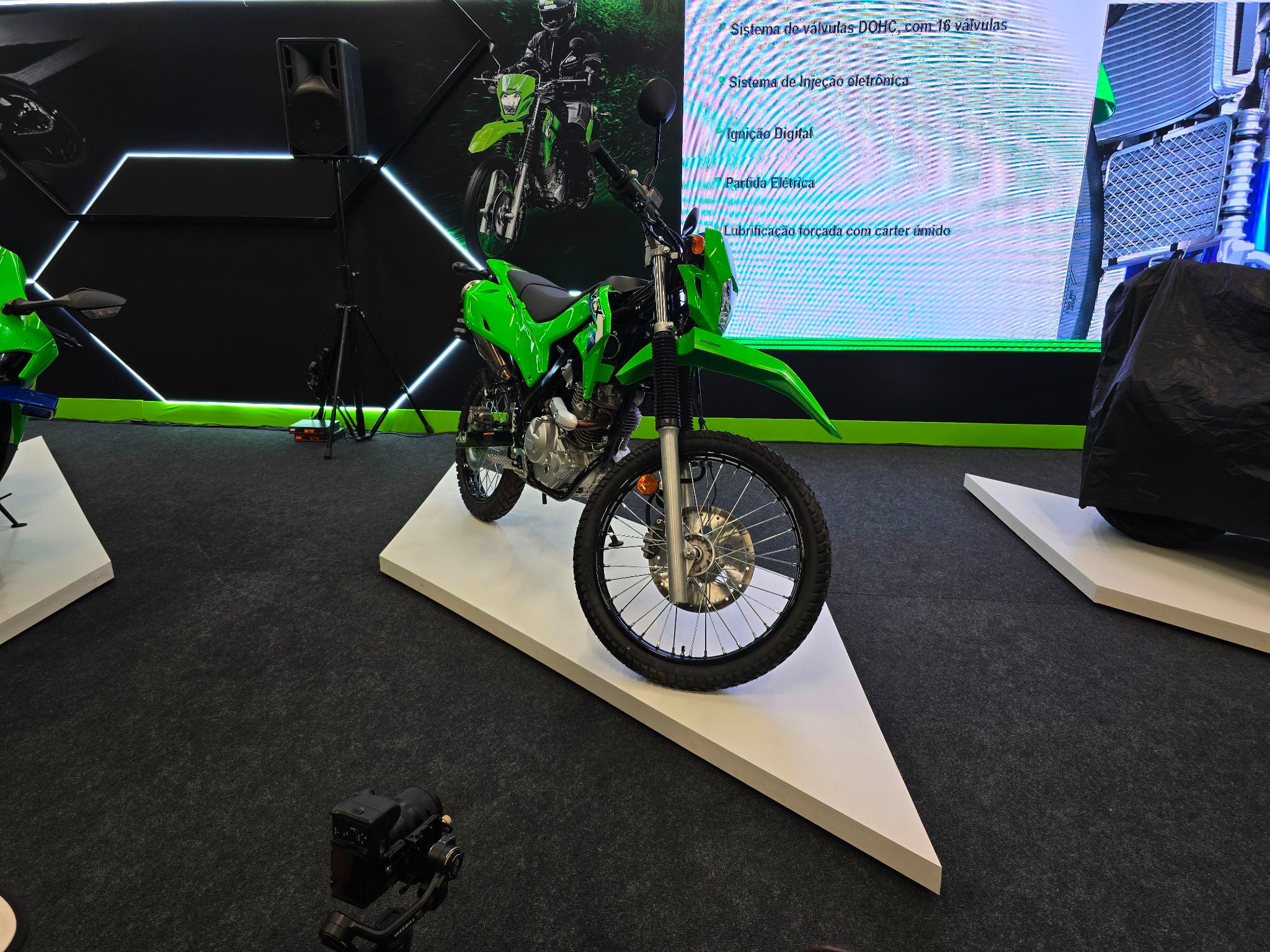 Kawasaki aposta na KLX230 no Brasil; ZX-10R também é exibida