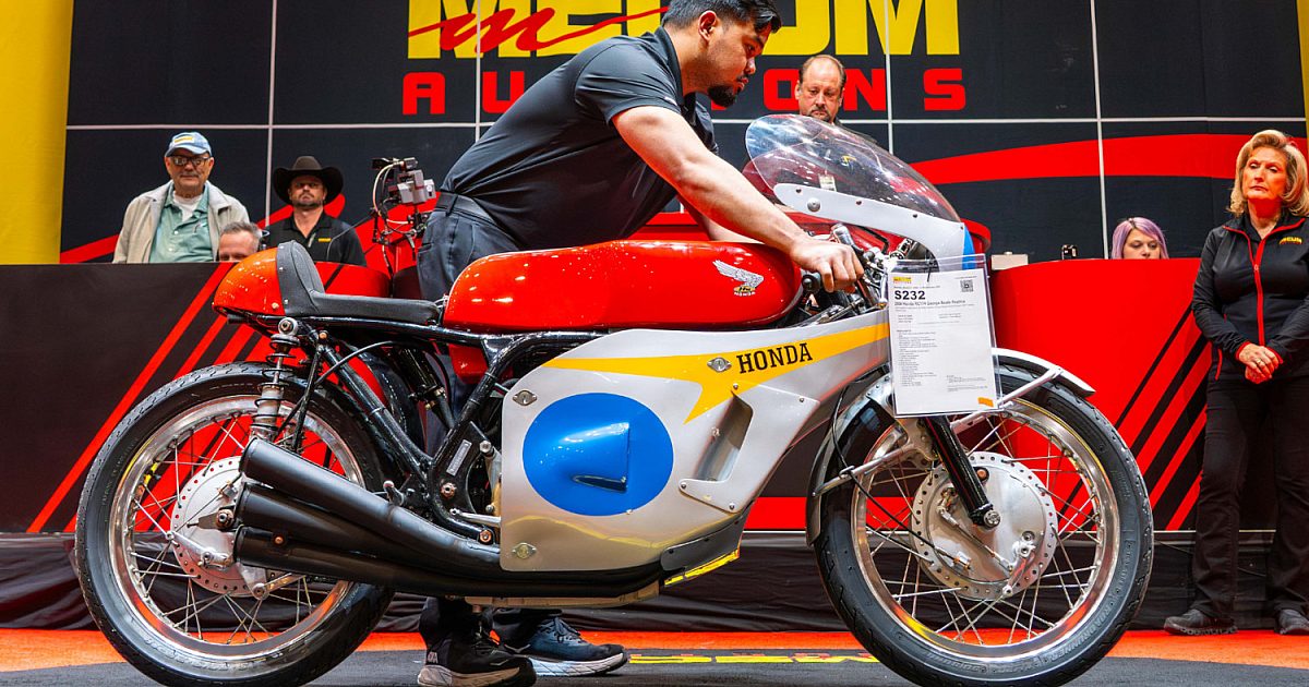 Suzuki's Legendary Water-Cooled Two-Stroke Triple, the GT750J, Gets Renewed Recognition After a Concours-Level Restoration