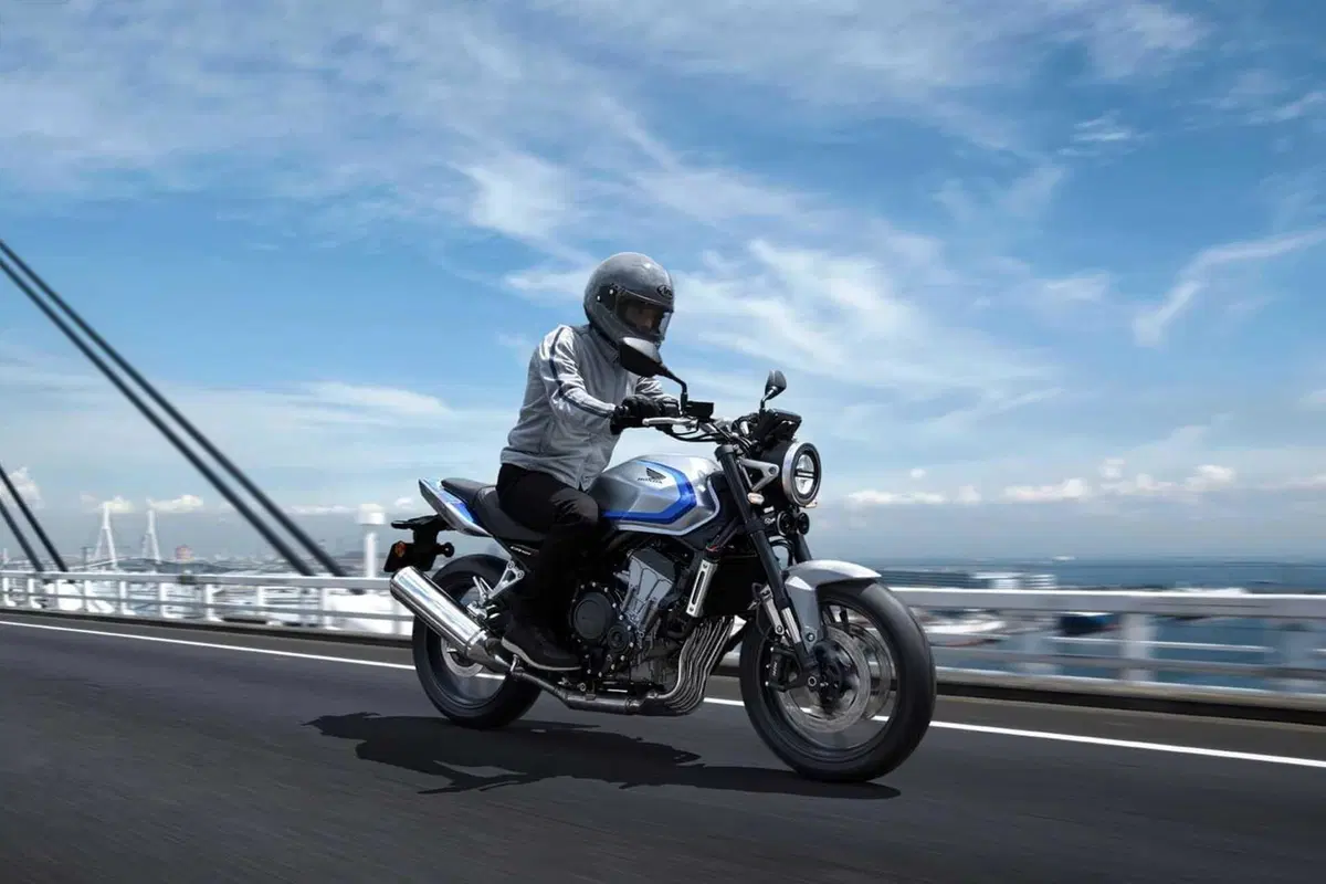 Honda CB400 Super Four Returns in Japan With 58hp Inline-Four and Electronic Clutch