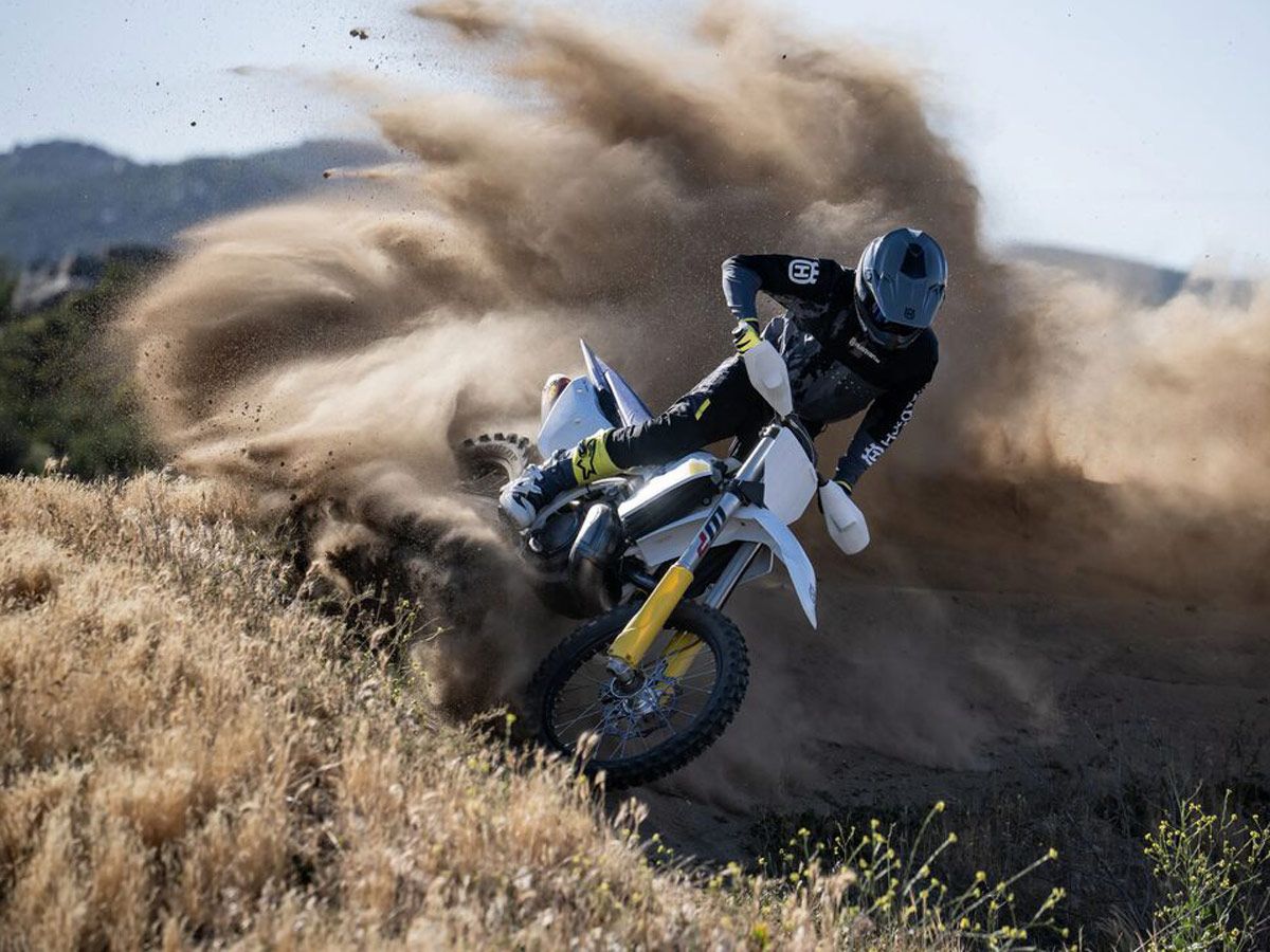 ハスクバーナ、2027年式クロスカントリー3機種「TX300」「FX350」「FX450」発表