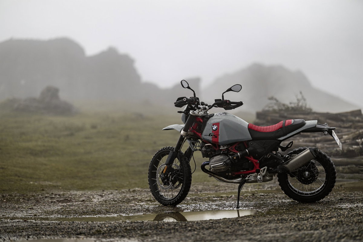 BMW Adds New Colors and Special Equipment for 2027 R12 G/S, F900 R, R1300 RS and More