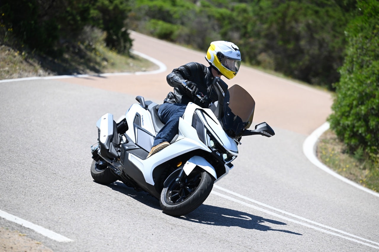 SYM「クルイシム400」がオランダ上陸 価格6999ユーロのマキシスクーター