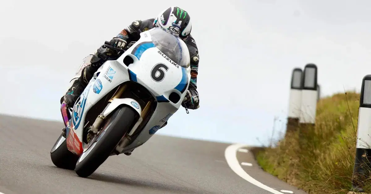クラシックTT:ダンロップが30年前のGSX-R750で平均129mph、F1制圧