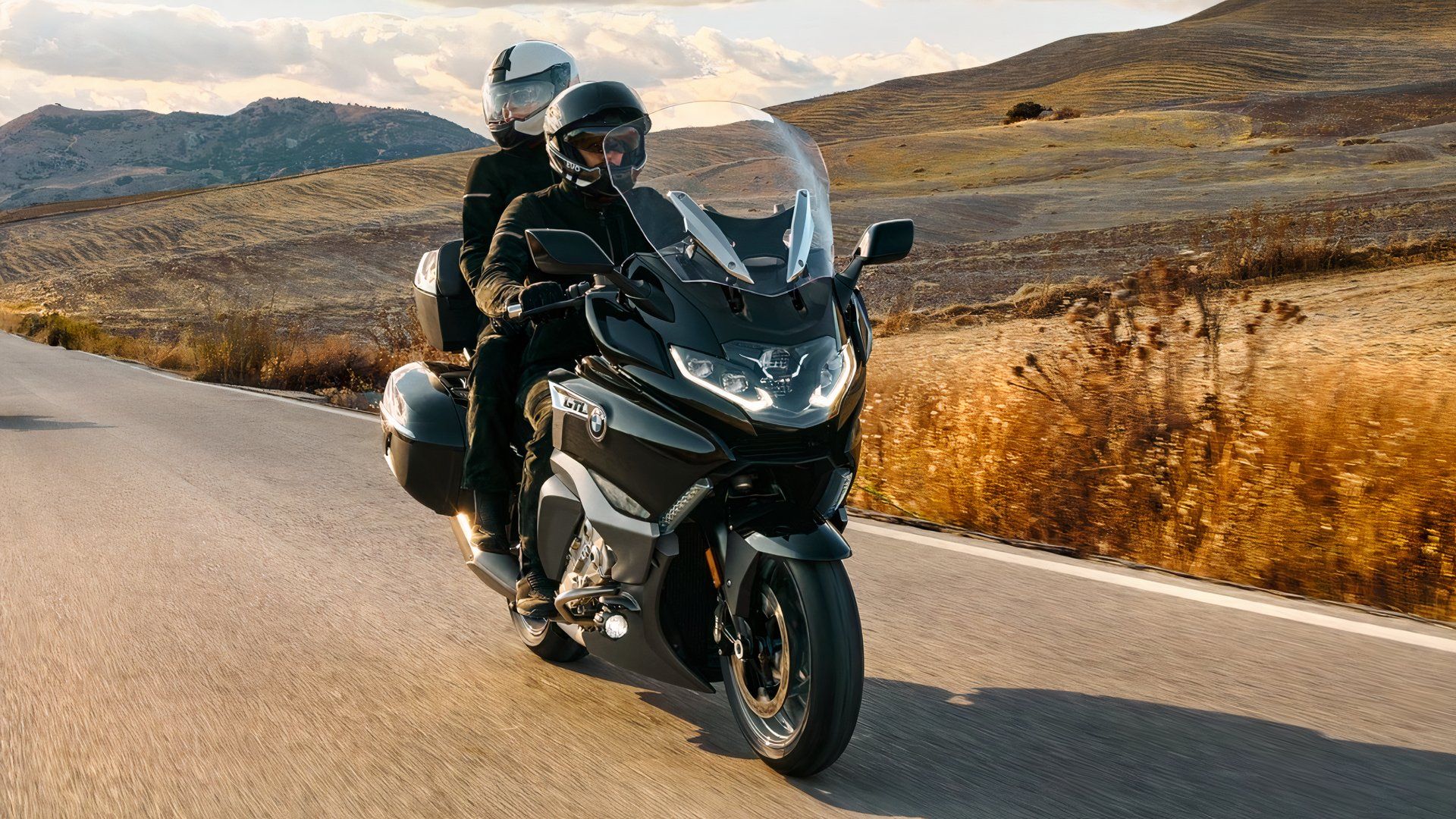 BMW K1600 GTL、1649cc直6・160馬力で「妥協しないツアラー」を継続