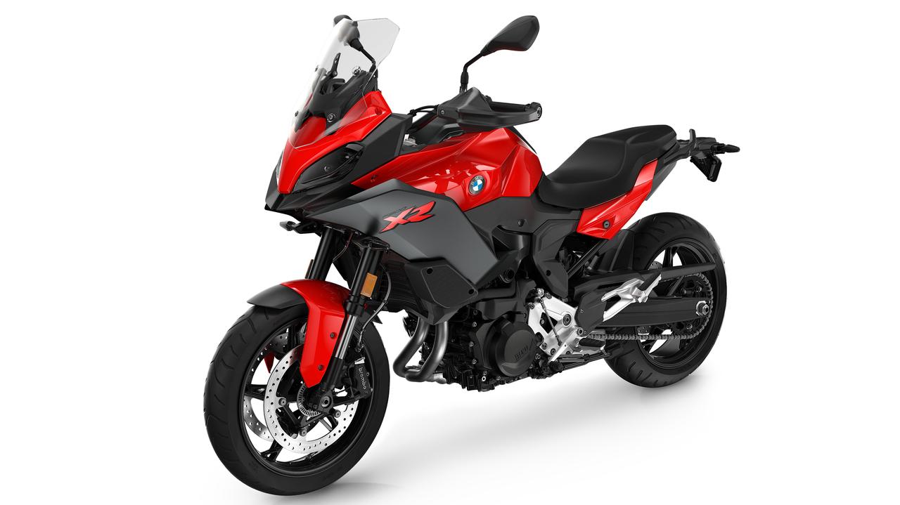 BMW's F900XR Pairs 228kg Curb Weight With 105hp in a Crossover Package