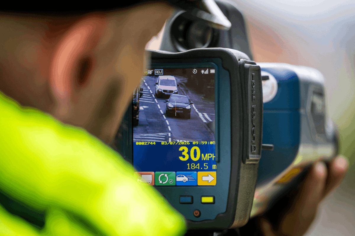 北アイルランド警察、どこでも取り締まる新型レーザー速度カメラを試験導入