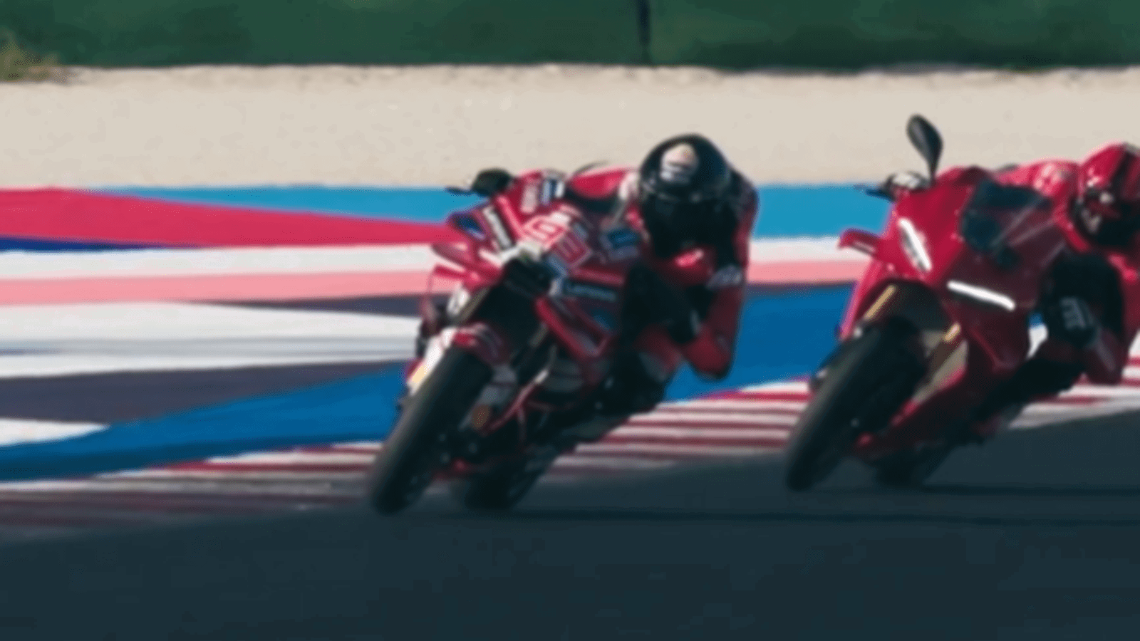 米女性ライダー、カイラ・ヤーコフがマルケスのMotoGPマシンに乗る快挙